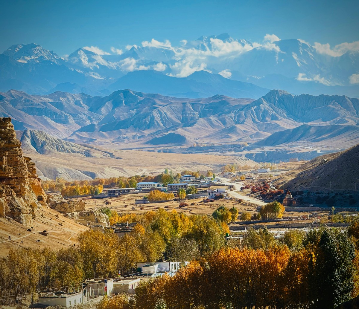 Picturesque village of Mustang caption image.jpg